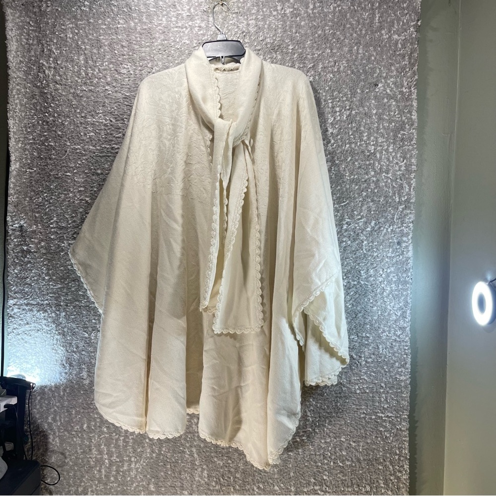 Piel‎ Canela Cape Sweater Knit Shawl One Size Lagenlook Boho Crocket Embroidered